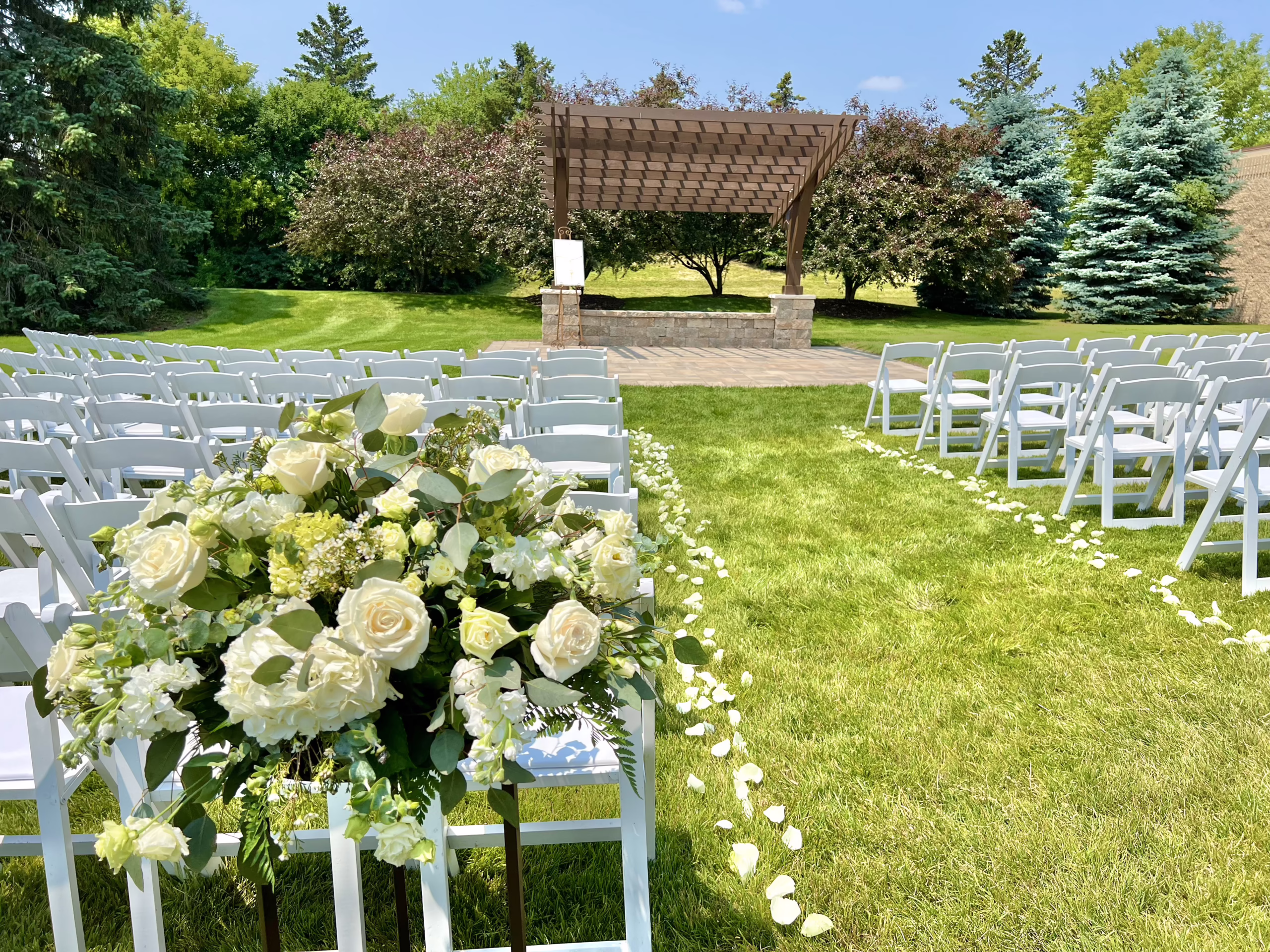 outdoor-ceremony-with-chairs-scaled.avif